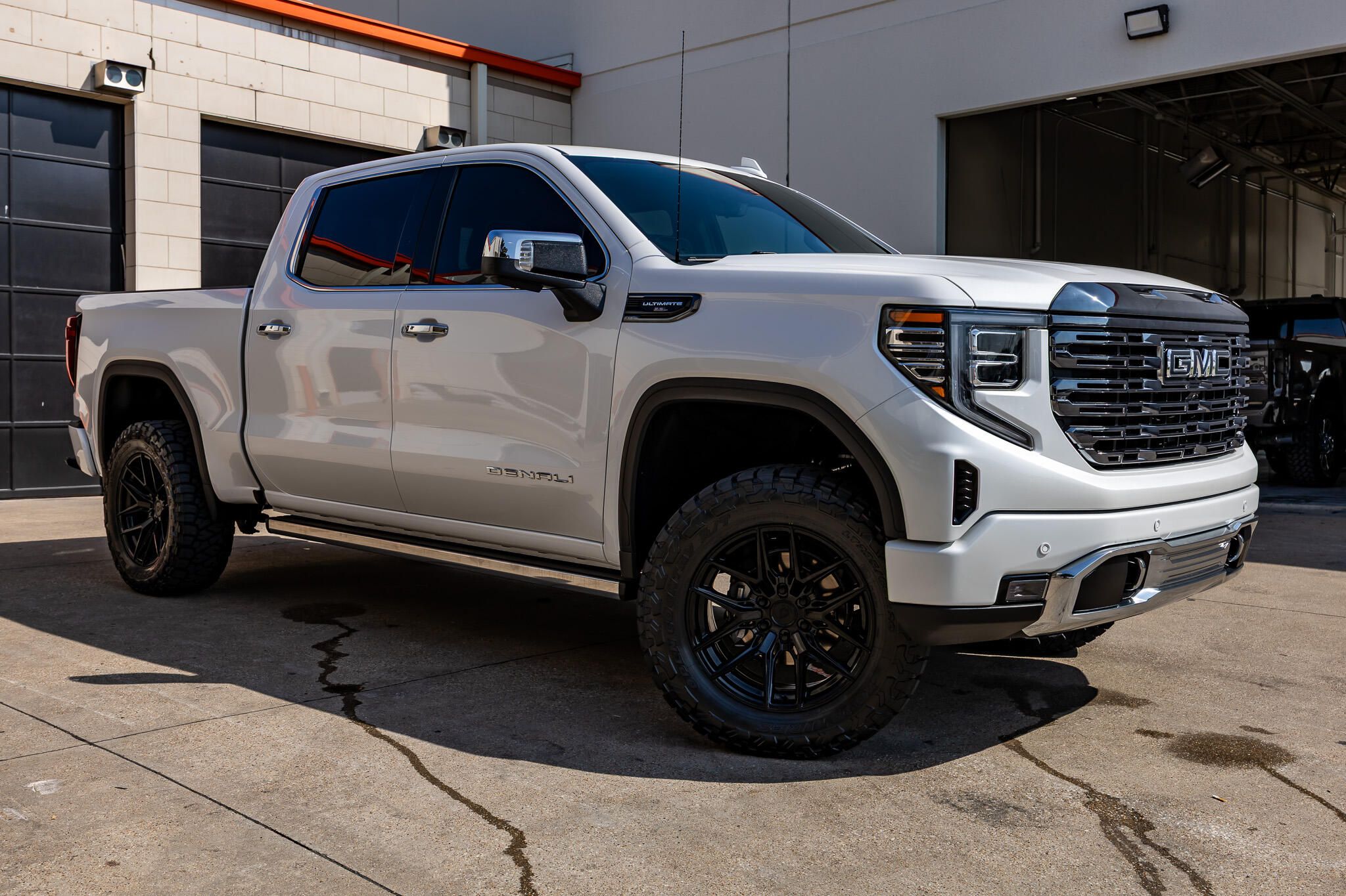 gmc sierra 1500 denali 2024 1GTUUHEL5RZ402693 image gmc sierra 1500 denali 2024 1GTUUHEL5RZ402693 image